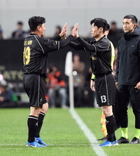 [포토]안정환과 교체 투입되는 박지성