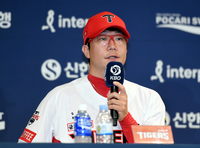 [포토] KIA 양현종 ‘후배들 이끄며 시리즈 준비하겠다’