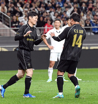 [포토]박지성의 골 축하하는 이천수