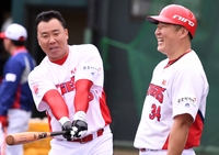 “앉아만 계시오!” KIA 선수들의 ‘명장 만들기 프로젝트’ 그 마지막 이야기[장강훈의 액션피치]