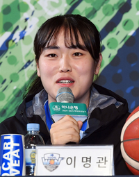 [포토]팀 이적 소감 밝히는 우리은행 이명관