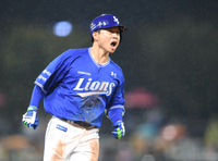 [포토] 김헌곤, 6회 선취점 뽑는 솔로포