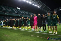 김두현 감독 부임 후 다섯 달, 잔여 4경기…‘내용’ 달라지면 뭐하나, 경기력은 전북의 ‘강등’을 막아주지 못 한다