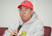 [포토] 이범호 감독 ‘첫 투수는 아직도 고민 중’