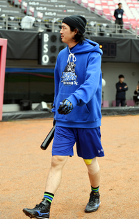 [포토] KS 1차전 서스펜디드 경기, 2차전 우천 순연. 덕아웃으로 이동하는 구자욱