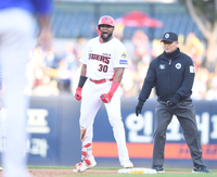 ‘결국 비는 호랑이 편’ KIA, 2박3일 1차전 5-1 역전승…전상현 위기 삭제→7회 4득점 폭발 [KS1]