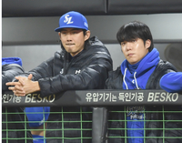 [포토] KS 2차전 지켜보는 구자욱-원태인