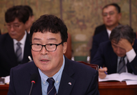 “안세영 인사 안 한다”…국감장서 때아닌 인성 언쟁, 의원들 “김택규 회장 사과하라”