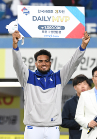 [포토]7이닝 1실점 삼성 레예스, KS 3차전 MVP