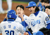[포토]홈런의 기쁨을 나누는 삼성 김영웅-구자욱