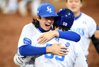 [포토]삼성 구자욱, 홈런 박병호와 진한 포옹