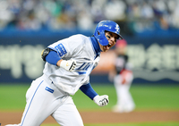 [포토]삼성 김영웅, 솔로 홈런으로 1점 더!