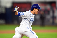 [포토]솔로 홈런으로 기선제압하는 삼성 이성규