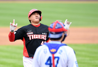 [포토]만루 홈런 KIA 김태군, ‘3승 하고 광주 가자!’