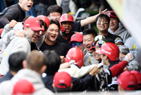 [포토]김태군의 만루 홈런에 들썩이는 KIA 더그아웃