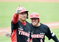 [포토]KIA 김태군, KS 4차전 결정적 만루 홈런