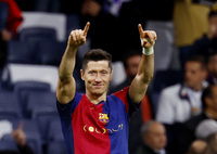 ‘자비 없다’ 88년생ST 레반도프스키, 멀티골 폭발…음바페의 엘 클라시코 데뷔전 처참하게 만들다