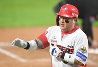 [포토] 최형우, 5회 솔로포 쾅