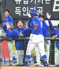 [포토]디아즈의 홈런에 환호하는 강민호