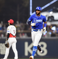 [포토]2점 홈런으로 기선 제압하는 삼성 디아즈