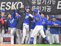 [포토]홈런 하이파이브 나누는 삼성 디아즈와 구자욱