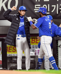 [포토]홈런 하이파이브 나누는 삼성 디아즈-구자욱