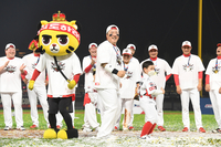 [포토]KIA 최형우, 아들과 함께 삐끼삐끼