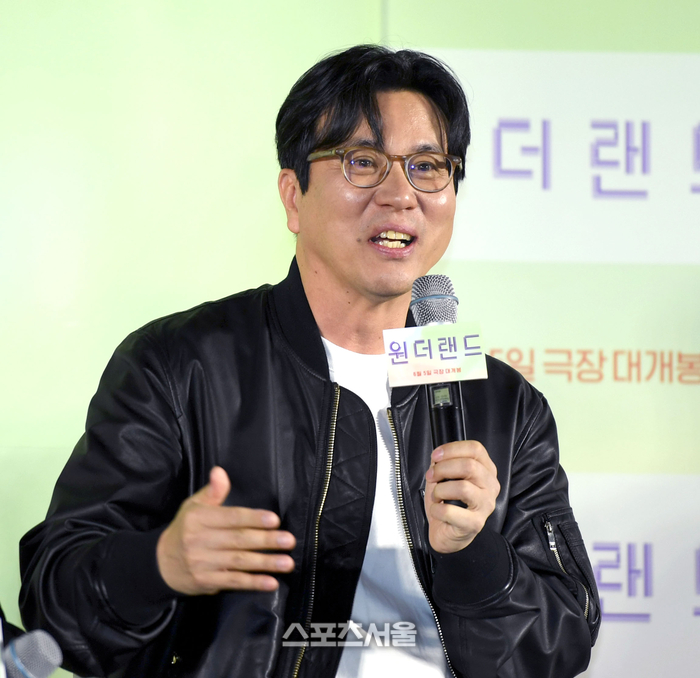 [포토] 인사말하는 ‘원더랜드’ 김태용 감독