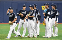 [포토]수비 연습하는 대표팀의 투수들