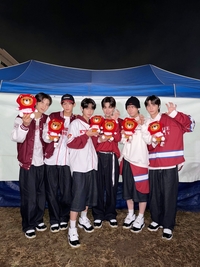 TWS, ‘무반주 떼창’ 울려 퍼진 대학축제→11월 컴백으로 대세 행보 잇는다