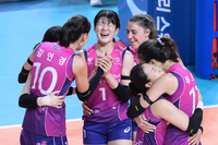 여자부 유일 무패 흥국생명, 벌써 ‘100득점 넘긴’ 빅토리아 넘어 4연승 도전