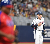 [포토] 사구에 사과하는 곽빈