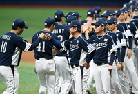 [포토]쿠바와의 평가전 2연승한 류중일 감독