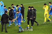 선수부터 단장까지 “종합운동장+비 오면 트라우마였다”…악몽의 땅→대업의 땅 바뀐 날 [울산 3연패·V5]