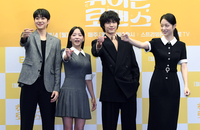 [포토]‘취하는 로맨스’의 주연 배우들, 건배 포즈로!