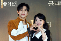 [포토]함께 하트 만드는 손준호-김소현 부부