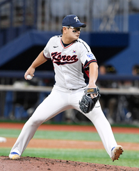 [포토]상무와의 평가전 등판한 김서현