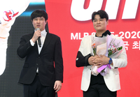 [포토]SSG 최정, ‘추신수 선배와 함께 해서 영광’
