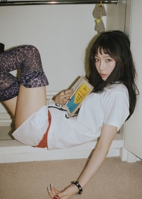 태연, 난해한 새 앨범 화보에 엇갈린 호불호