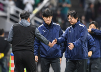 [포토]대전 황선홍 감독과 인천 최영근 감독, 잔류와 강등