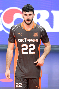 OK저축은행이 선택한 ‘새 얼굴’ 크리스 첫 경기 어땠나…서브·높이는 ‘합격점’, 공격은 ‘아직’[SS현장]