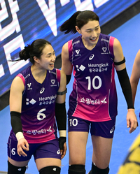 세터 이고은·리베로 신연경, 흥국생명 6연승+김연경의 ‘행복 배구’ 돕는 새 조력자들