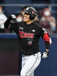 [공식] ‘KBO리그 선행왕’ KT 신본기, 유니폼 벗는다…은퇴식 2025시즌 열린다