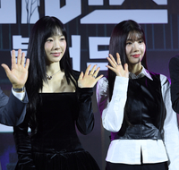 [포토] 태연-권은비 ‘깜찍한 손인사’