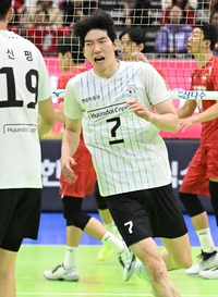 에이스 허수봉 공격성공률 64% 20득점 폭발, 현대캐피탈 선두 질주 이끌다[현장리뷰]