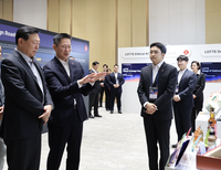 신동빈 롯데 회장, ‘디자인전략회의 2024’ 개최