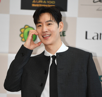 [포토] 이제훈 ‘귀여운 볼하트’