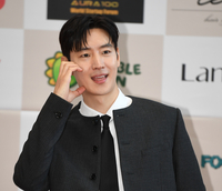 [포토] 이제훈 ‘매력 넘치는 볼하트’