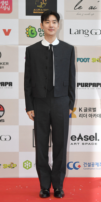 [포토] 이제훈 ‘각 잡힌 포즈’