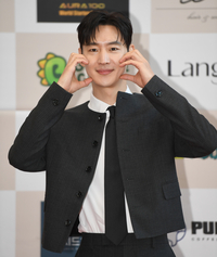 [포토] 이제훈 ‘하트 달인’